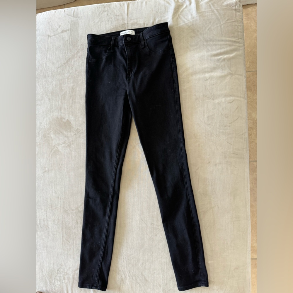 Vibrant black skinny jeans